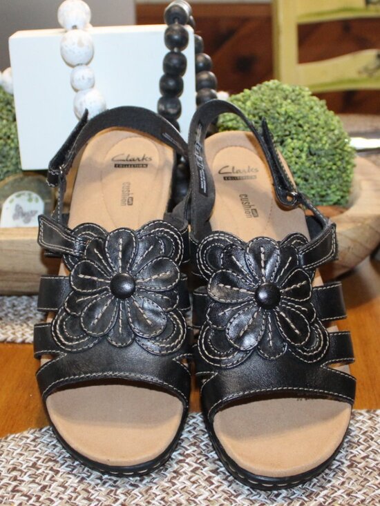 Clarks Shoes - NWT Clark Lexi Venice Flower Sandal 9 1/2 WIDE. CUTE!!